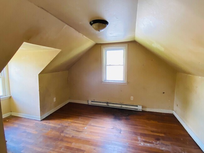 Building Photo - Adorable 3bdrm/1.5bth Cape-Cod  Located in Richmond's Southside!!  **NEWLY RENOVATED**