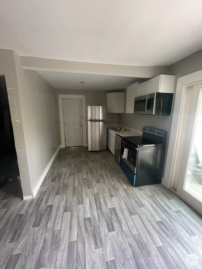 Building Photo - COMING SOON! 3 Bedroom House and 2 bath in...