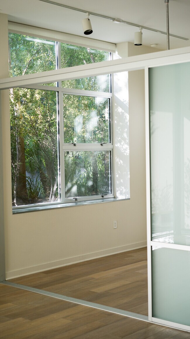 Building Photo - 4080 Glencoe Ave