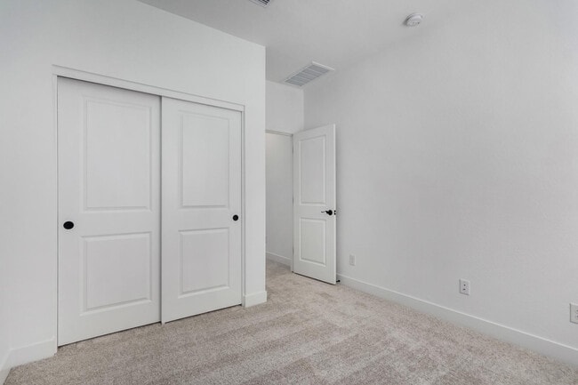 Building Photo - 14807 W Soft Wind Dr