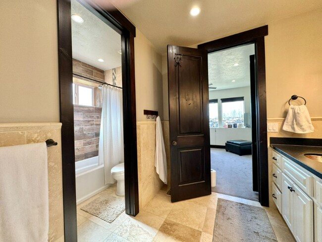 Building Photo - 658 S 1920 W