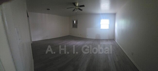Building Photo - 903 N Polk St