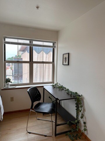 Desk-Model Unit - Varsity Campus Apartments