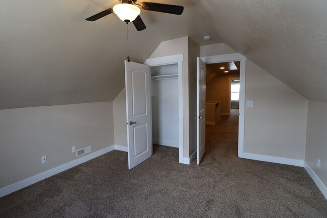 Building Photo - Large Pet Friendly House in the Foothills of Provo
