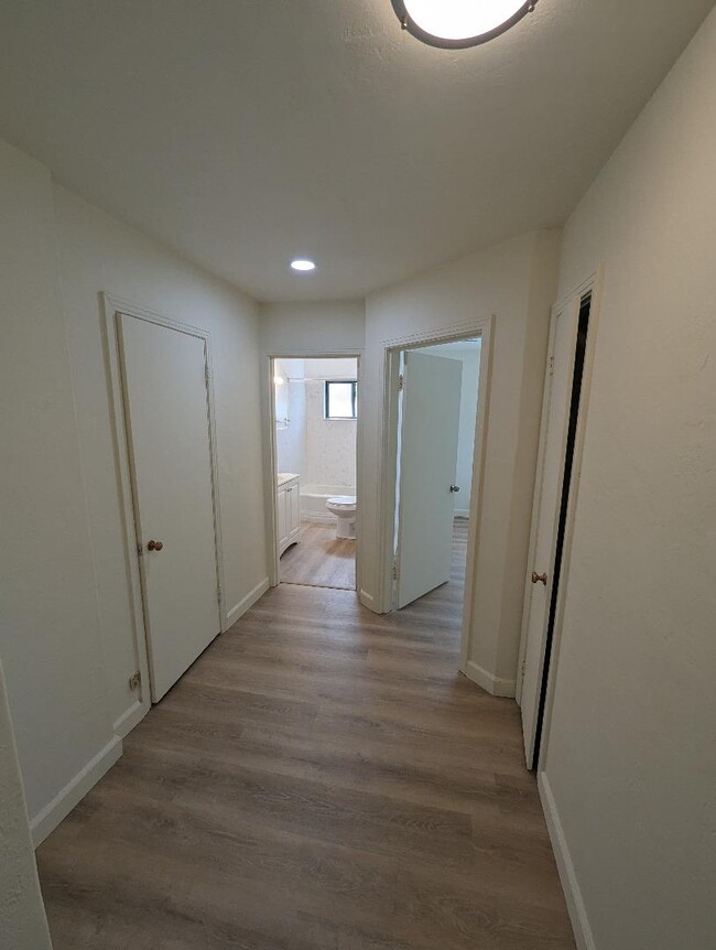 Building Photo - 485 S Fair Oaks Ave