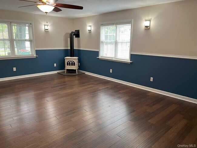 Building Photo - 8 James St