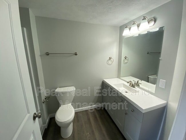 Building Photo - 1011 Logan St SE