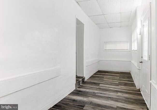 Building Photo - 107 River Rd Dr