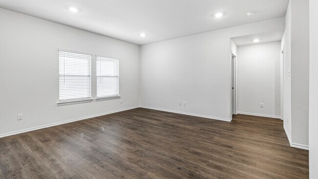 Building Photo - 402 Goliad St