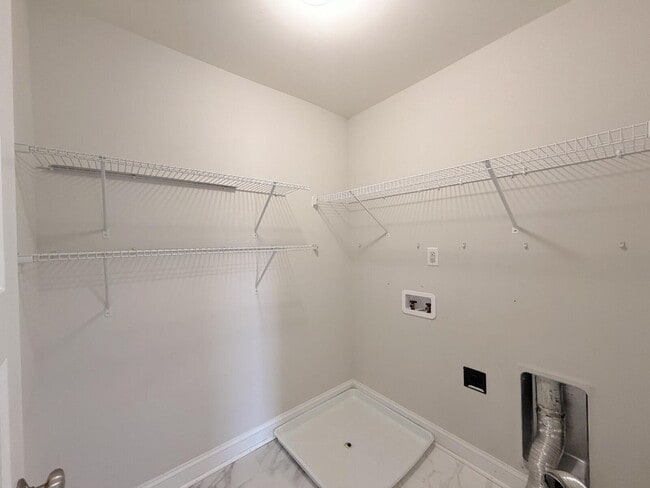 Building Photo - Spacious 3 Bedroom Home on 1 Acre Lot!