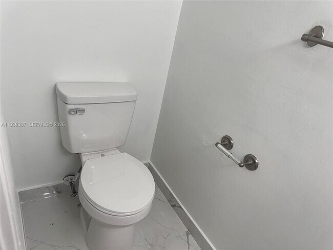 Building Photo - 200 Leslie Dr