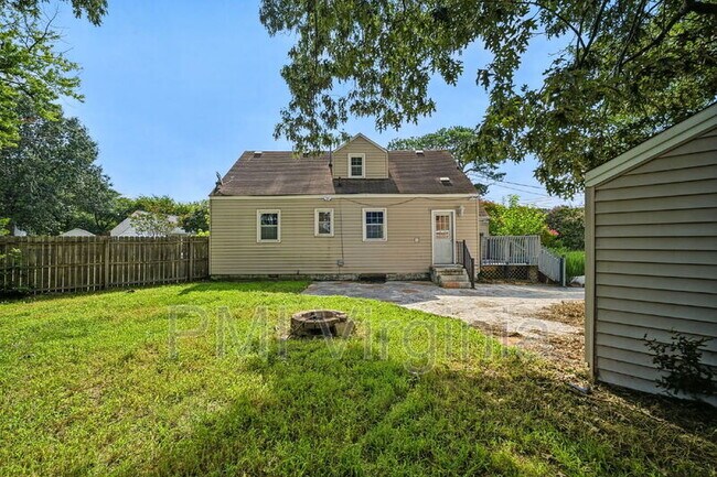 Building Photo - 2312 Calvin Ave
