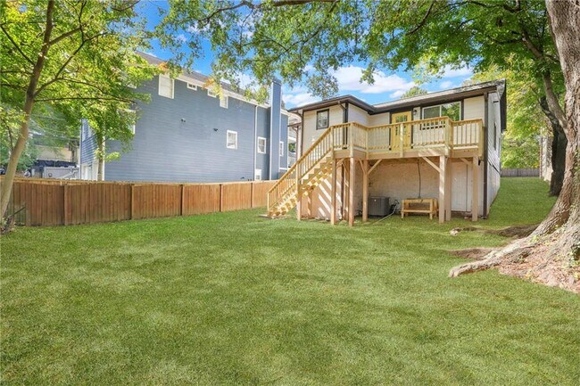 Building Photo - 698 Garibaldi St SW