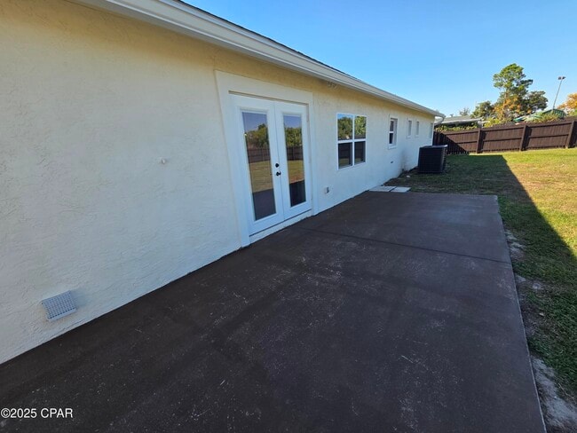 Building Photo - 5253 Collins Dr