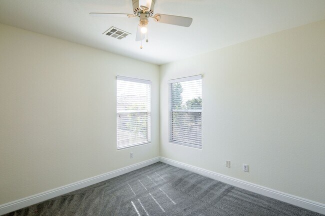 Building Photo - A MUST SEE 3BD/2.5BA SINGLE FAMILY HOME!