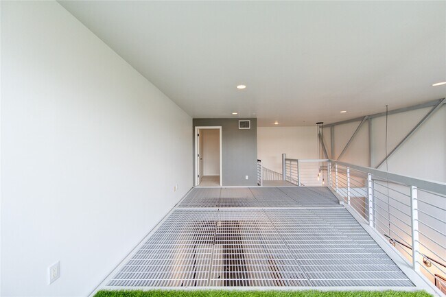 Building Photo - 1312 Live Oak St