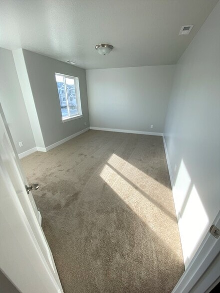 Building Photo - 1758 W Stone Gate Dr