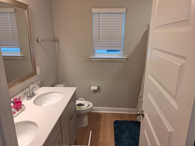 Building Photo - Beautiful Five Bedroom Home Located in Northeast Columbia!