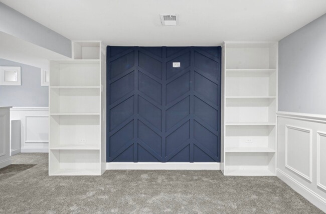 Building Photo - 9347 S Luella Ave