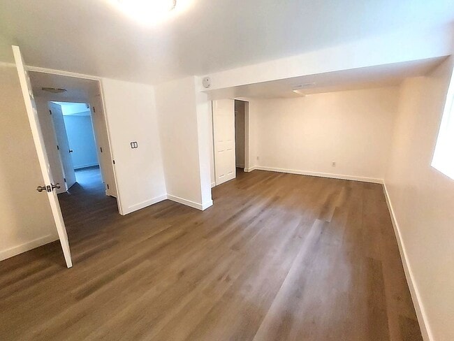 Building Photo - Spacious 4BD/3BA with Fenced Yard & Front Porch in North Seattle!