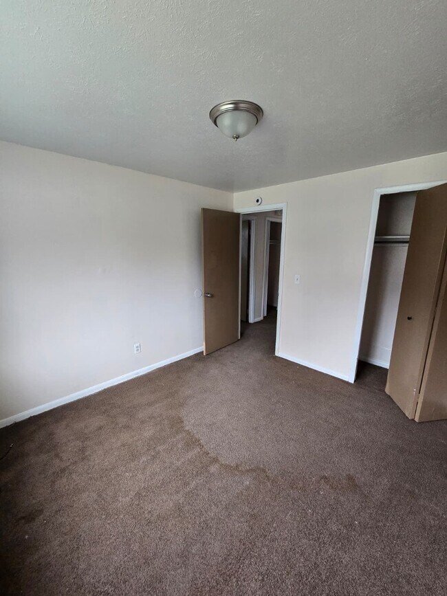 Building Photo - 1885 N Taylor Rd