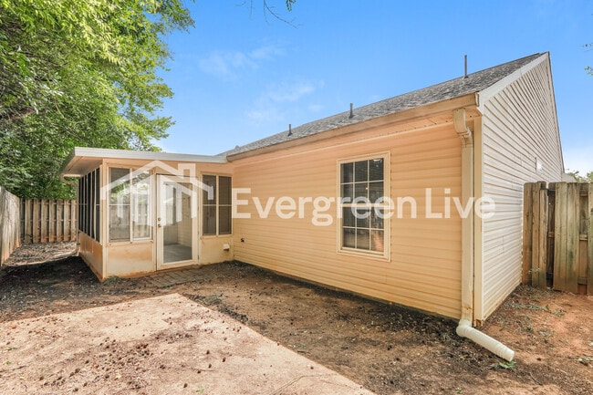 Building Photo - 159 Long Creek Dr