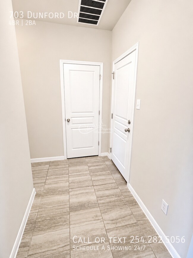 Building Photo - 703 Dunford Dr