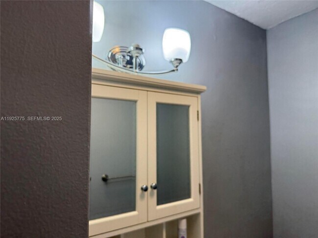 Building Photo - 4050 NE 12th Terrace