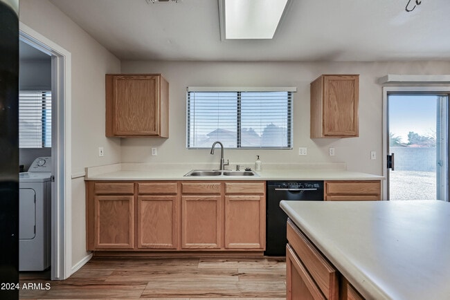 Building Photo - 1015 S Slater Cir