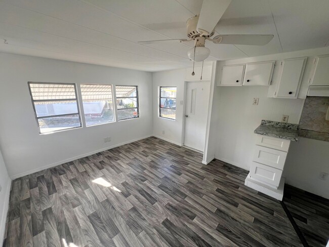 Building Photo - 616 Cortez Rd W