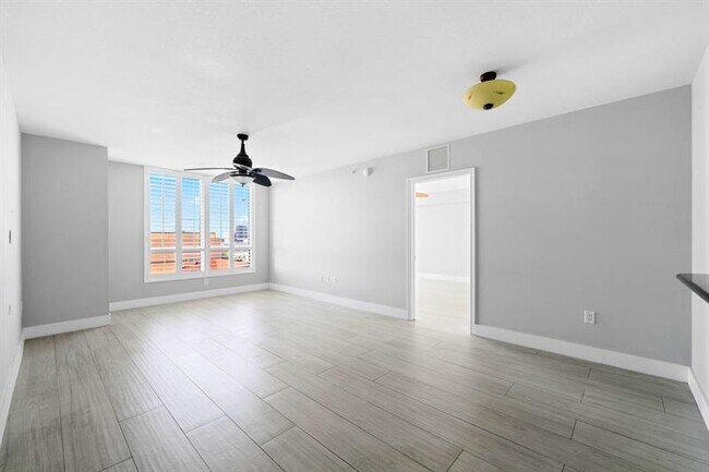 Building Photo - 610 W Las Olas Blvd