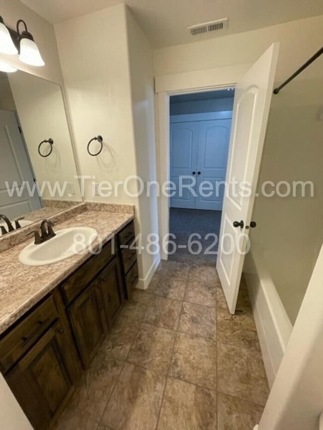 Building Photo - No deposit option for qualified renters