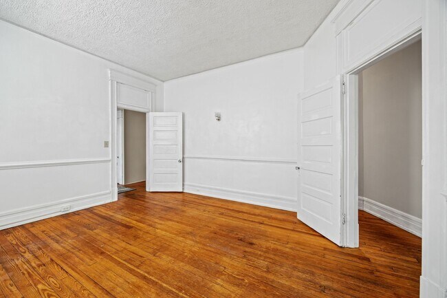 Building Photo - 2713 W Grace St