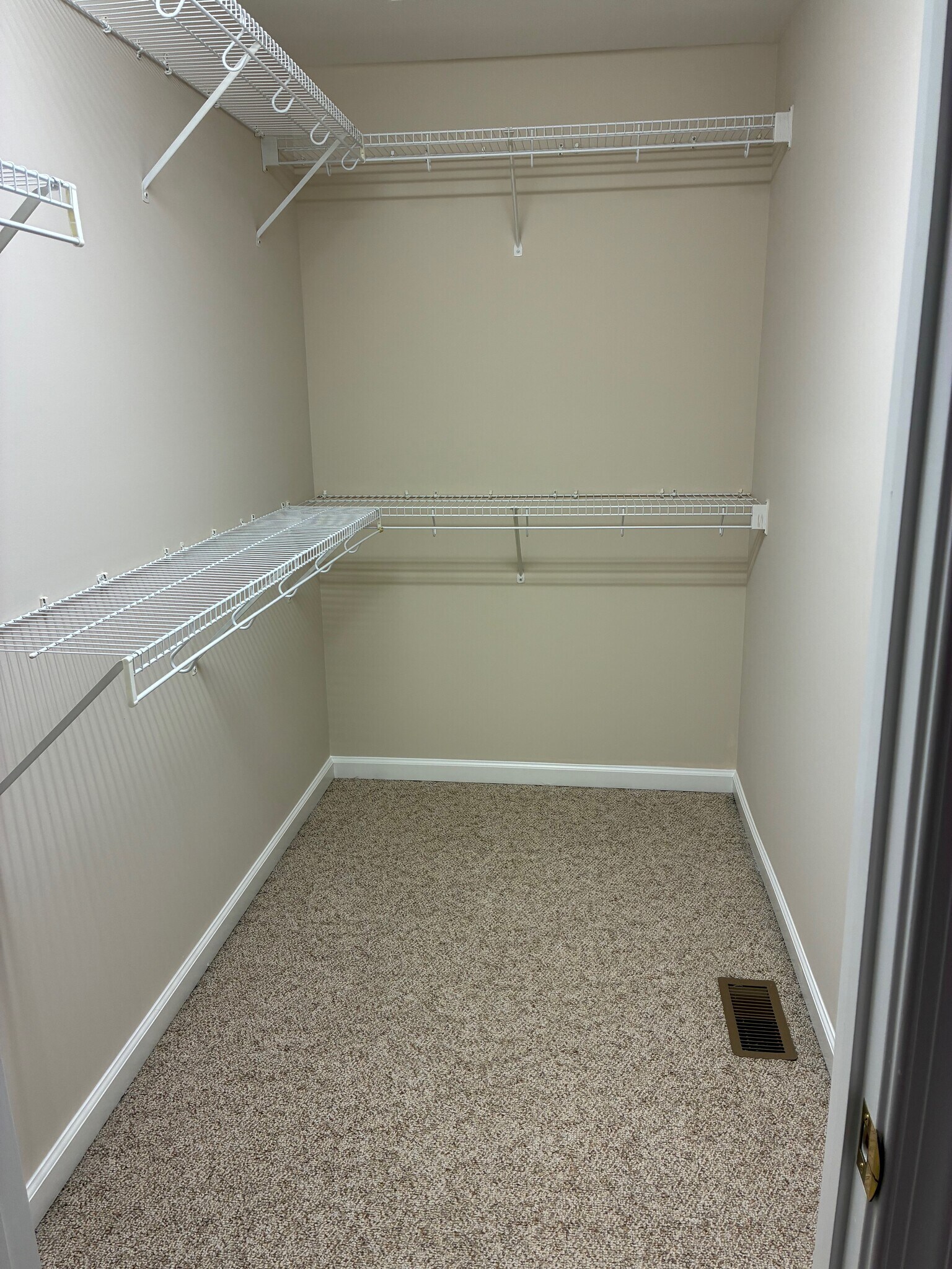 Master Walk-in Closet - 1575 Sumneytown Pike