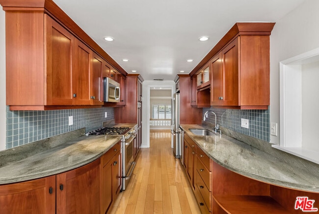 Building Photo - 17207 Palisades Cir