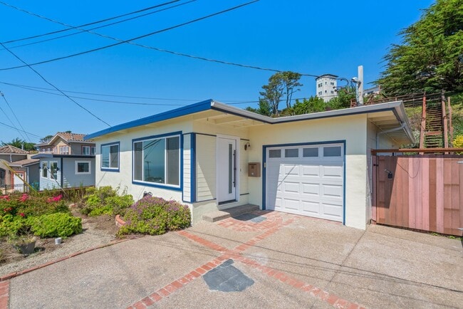 Primary Photo - Pacific Ocean and Hillside Views