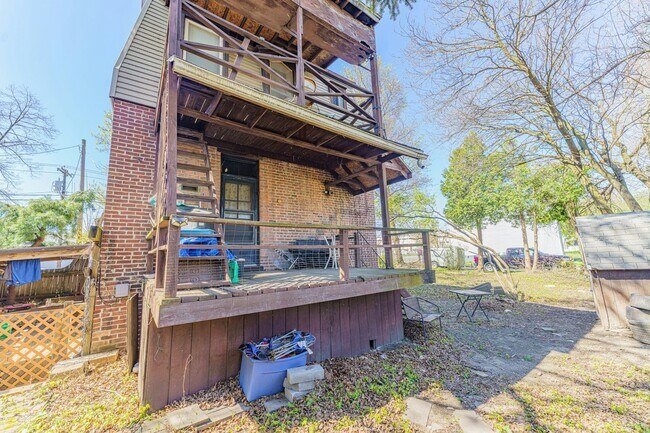 Building Photo - 724 3rd Ave