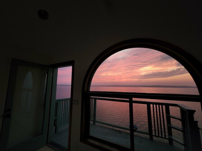 Building Photo - 19118 Soundview Dr NW