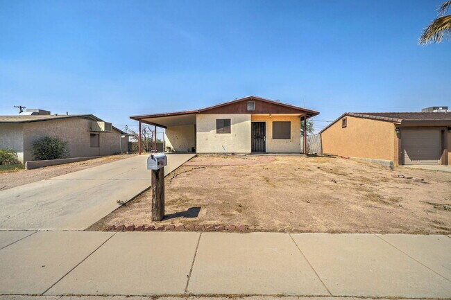 Building Photo - 1114 E Bisnaga St