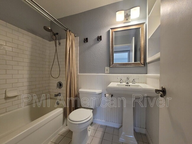 Building Photo - 3127 Vía Grande