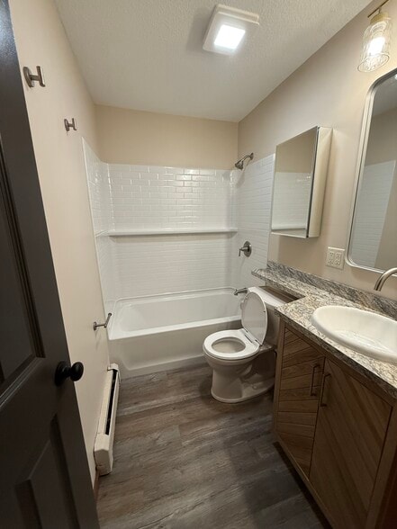 Bathroom - 1322 W Montrose St