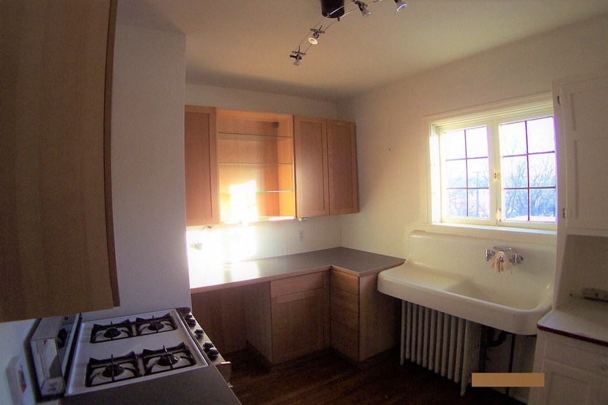 Kitchen Empty - 330 S Aiken Ave