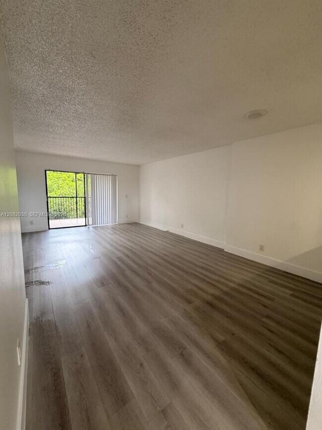 Building Photo - 6575 W Oakland Park Blvd
