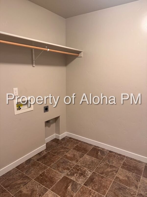 Building Photo - 817 E Ionia Dr