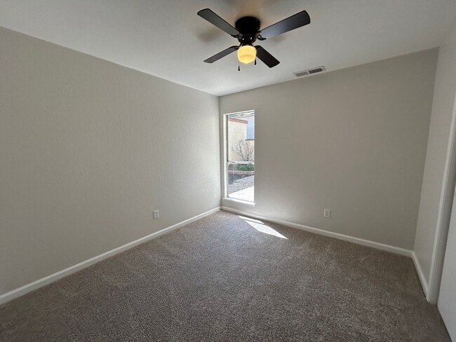 Building Photo - 536 Navarre Pl