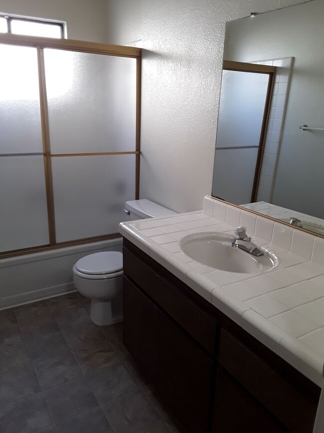 Building Photo - Citrus Heights 3 Bdrm, 2 bath - new carpet...