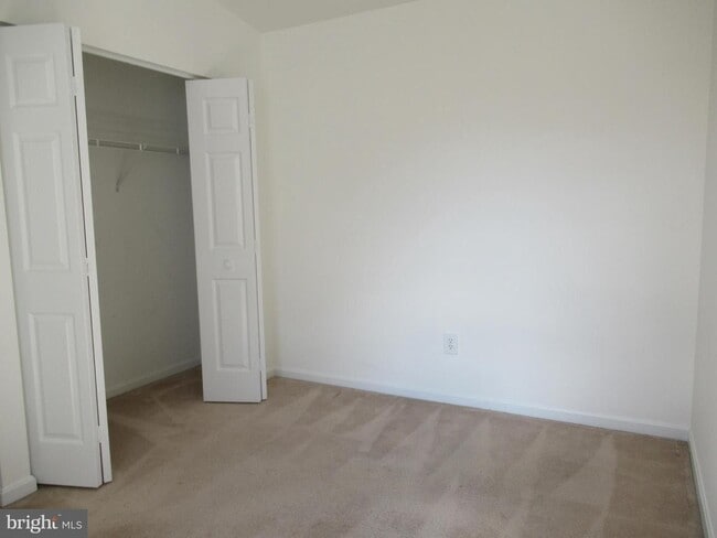 Building Photo - Beautiful 3 BR 3.5 BA Townhouse in Germantown