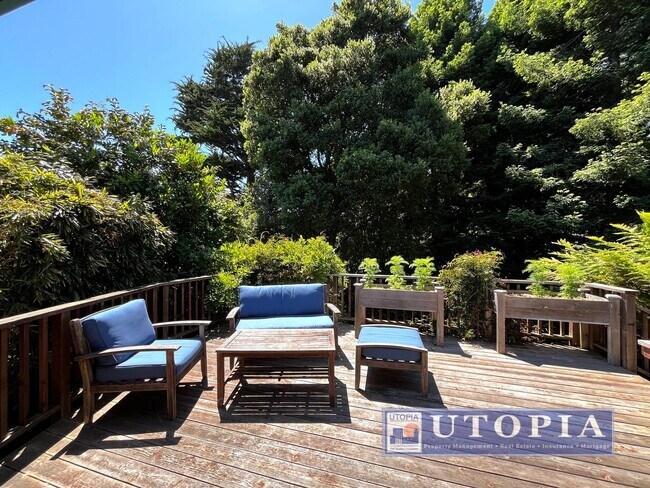 Building Photo - Beautiful, custom finished home in Aptos, ...