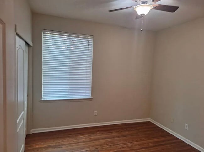 Building Photo - 7641 Rosehall Dr