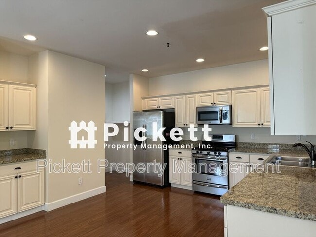 Building Photo - 1627 Lucero Pl E